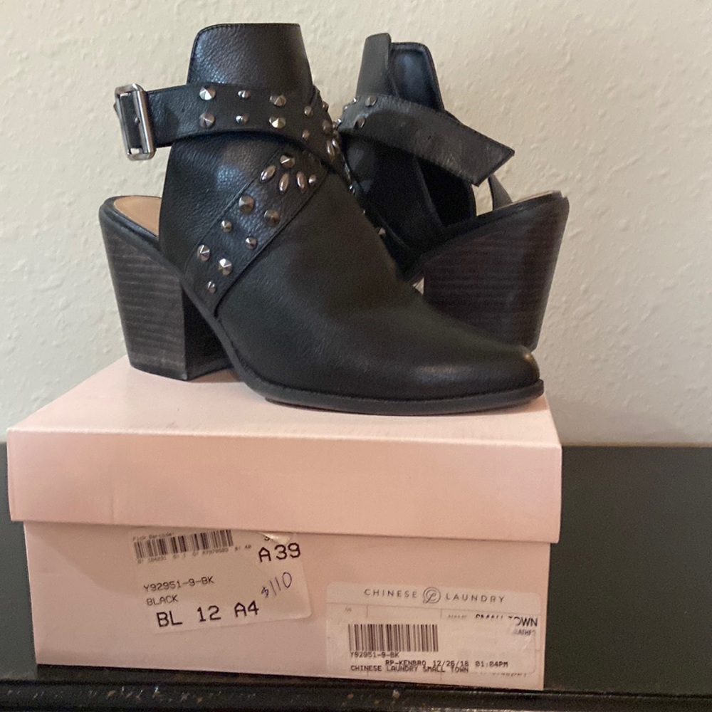ChineseLaundry ankle boots. Size 9. Black leather. Worn once